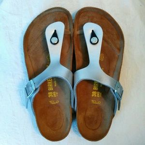 Birkenstock Gizeh silver sandals